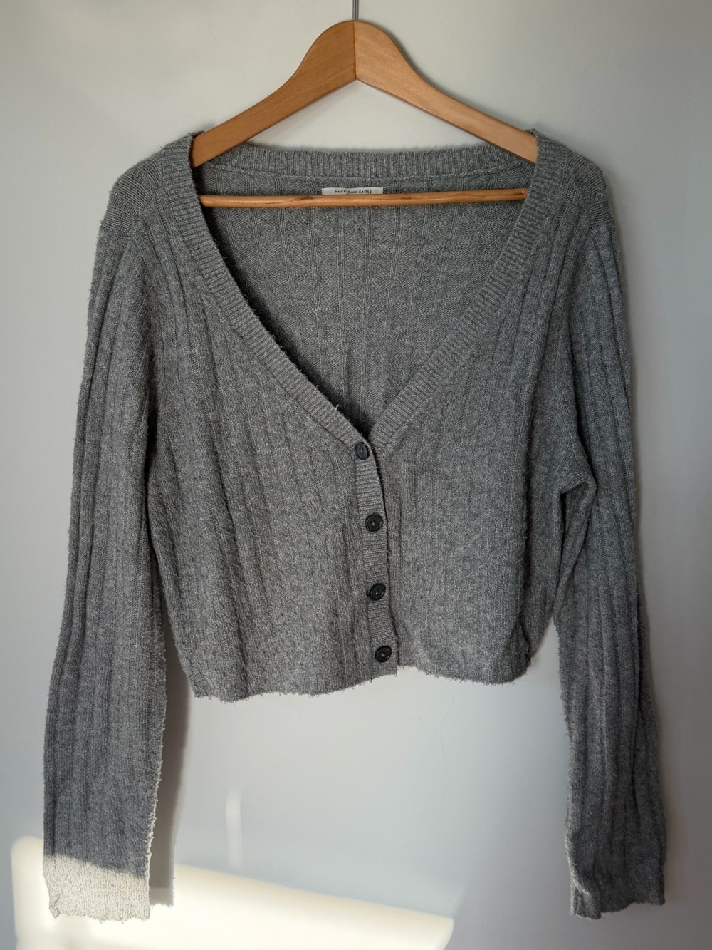 (M) American Eagle Outfitters Gray Ribbed V-Neck Button Cardigan